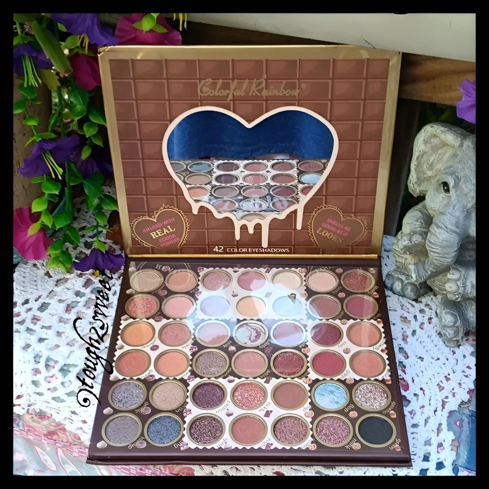 🆕️42 COLOR CHOCOLATE VAULT HIGHLY PIGMENTED EYESHADOWS INFUSED WITH REAL COCOA - Picture 13 of 14